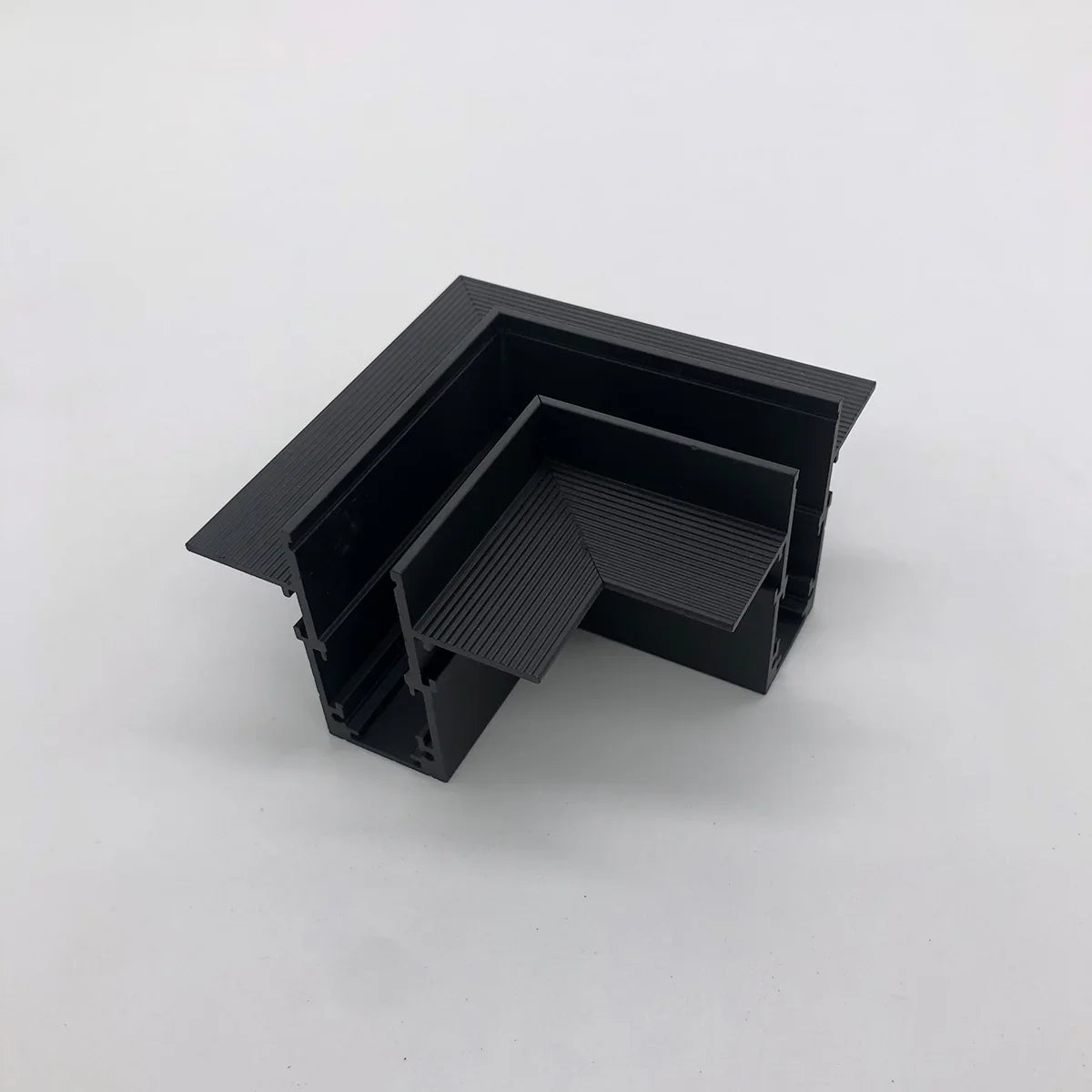 הילי מחבר זוית תקרה-שקוע (כולל מגשרים)-N-00 - אור שי סיטונאות חשמל בע״מ