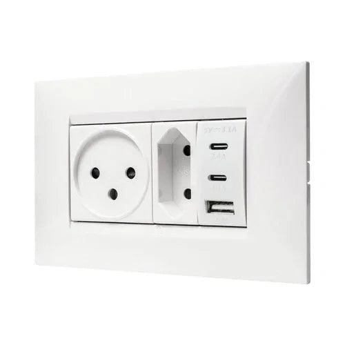 מארז טריפל USB, שקע כח, שקע דו פיני ומסגרת BE לבנה 4 מודול ניסקו סוויץ' - אור שי סיטונאות חשמל בע״מ