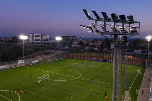 הצפה שחור OLYMPIC 1000W 10° IP66 אור ניטרלי - אור שי סיטונאות חשמל בע״מ