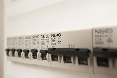 מפסק אוטומטי זעיר ביתי 6KA אופיין C תלת פאזי NS6320-C 3P 20A - אור שי סיטונאות חשמל בע״מ