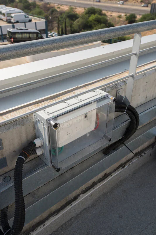 קופסת CI3 עם בסיס אפור, מכסה שקוף 250X175X150 - אור שי סיטונאות חשמל בע״מ