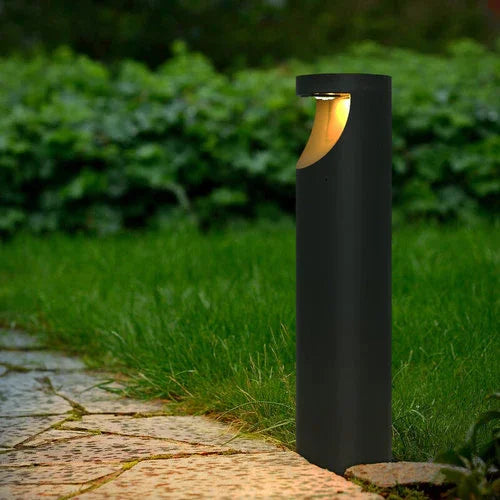 בולרד שחור TITAN 12W 600mm IP66 אור חם - אור שי סיטונאות חשמל בע״מ