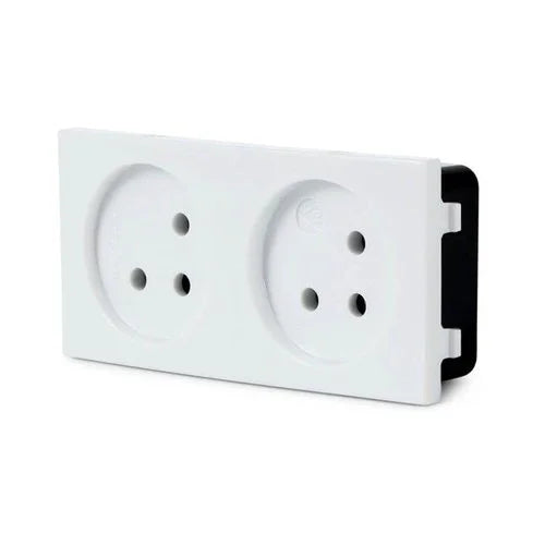 זוג שקעי כח לבנים מוגני ילדים לעמדת NISKO OFFICE - אור שי סיטונאות חשמל בע״מ