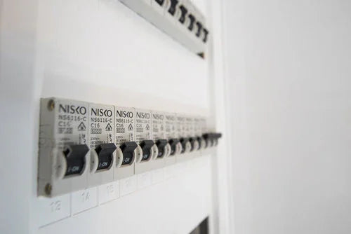 מפסק אוטומטי זעיר ביתי 6KA אופיין C חד פאזי NS6110-C 1P 10A - אור שי סיטונאות חשמל בע״מ