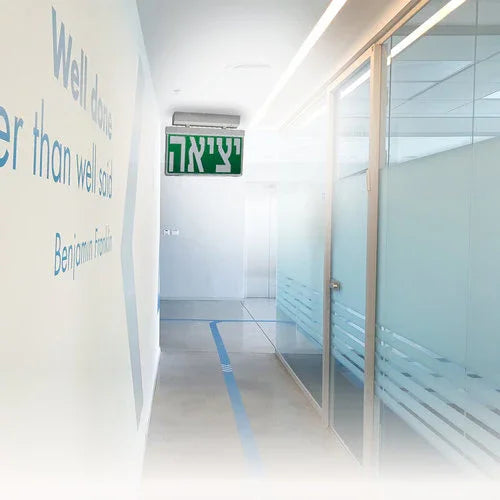 שילוט חירום לב ירוק - חץ ישר שמאלה TULIP DAL2 3W - אור שי סיטונאות חשמל בע״מ