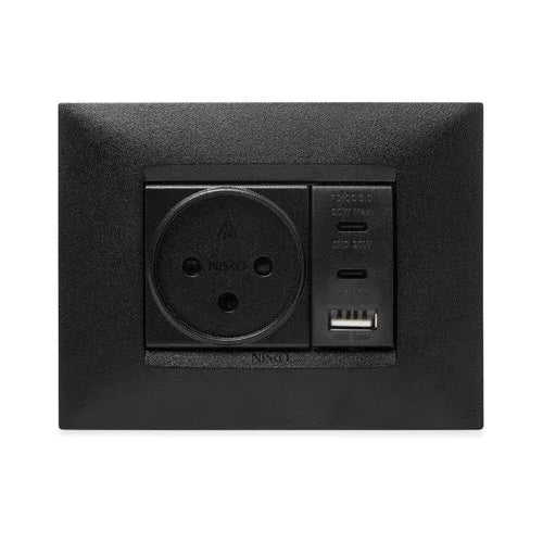 מטען 3 יציאות USB 2C+A PD 20W שחור מט 1 מודול ניסקו סוויץ' - אור שי סיטונאות חשמל בע״מ