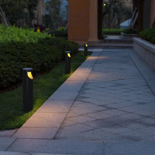 בולרד שחור TITAN 12W 600mm IP66 אור ניטרלי - אור שי סיטונאות חשמל בע״מ