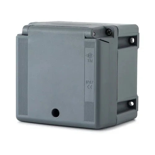 קופסא למיתוג 5.5 מקום 144X144X94.5 TM1414GB - אור שי סיטונאות חשמל בע״מ