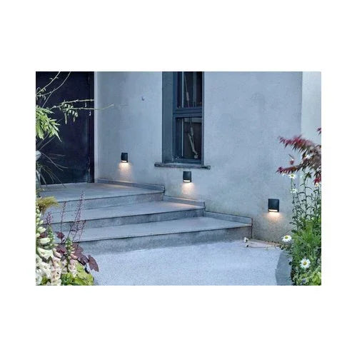 צמוד קיר אפור ORI SQUARE 5W IP65 אור חם - אור שי סיטונאות חשמל בע״מ