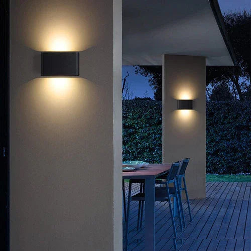 צמוד קיר שחור FLAT UP&DOWN 10W IP65 3CCT - אור שי סיטונאות חשמל בע״מ