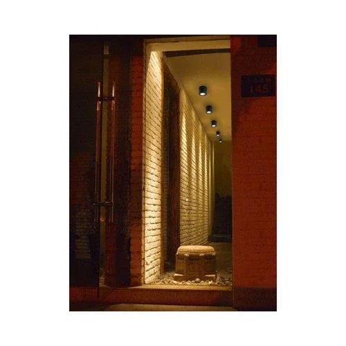 צילינדר שחור TOP 22W IP65 אור ניטרלי - אור שי סיטונאות חשמל בע״מ